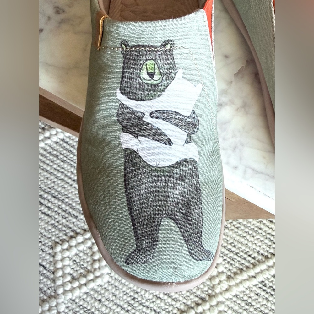 UIN Bear Hug Canvas Slip-On Shoes Art Comfort Women’s 10 - Picture 7 of 11